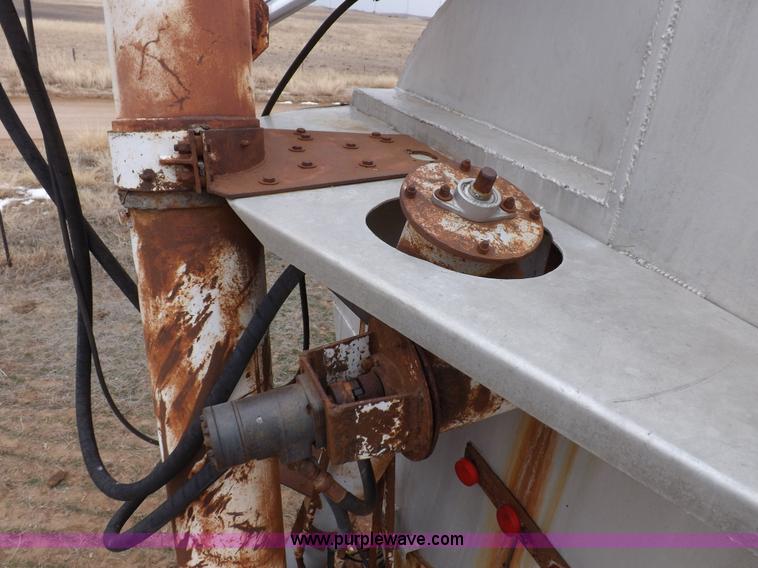 image for item I9075 1985 Ledwell feed trailer