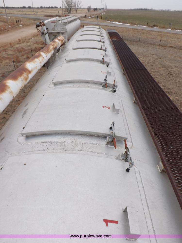 image for item I9075 1985 Ledwell feed trailer