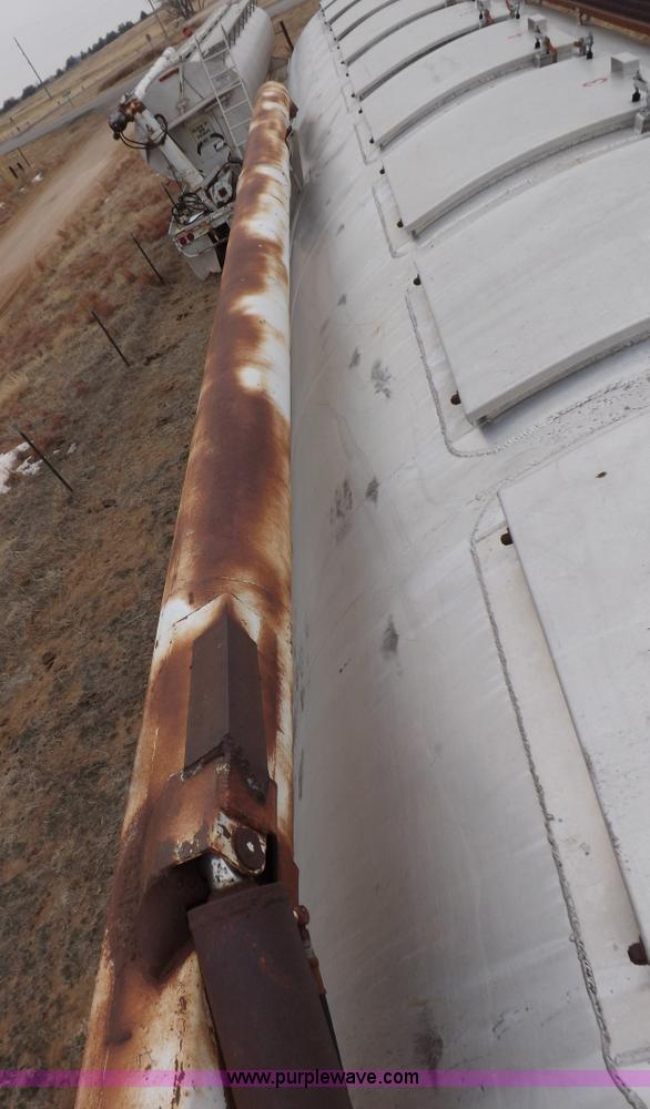 image for item I9075 1985 Ledwell feed trailer