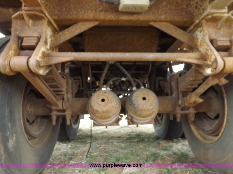 image for item I9075 1985 Ledwell feed trailer