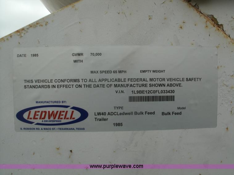 image for item I9075 1985 Ledwell feed trailer