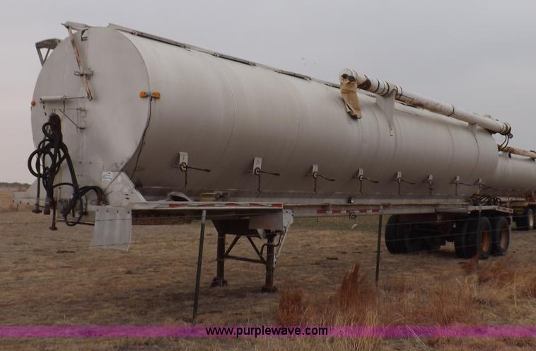 image for item I9076 1995 Warren feed trailer
