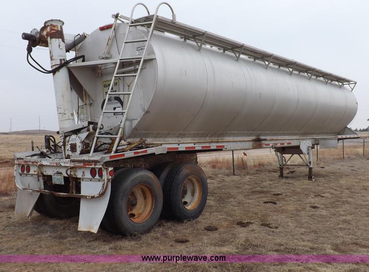 image for item I9076 1995 Warren feed trailer
