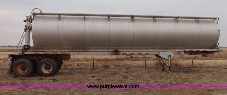 image for item I9076 1995 Warren feed trailer