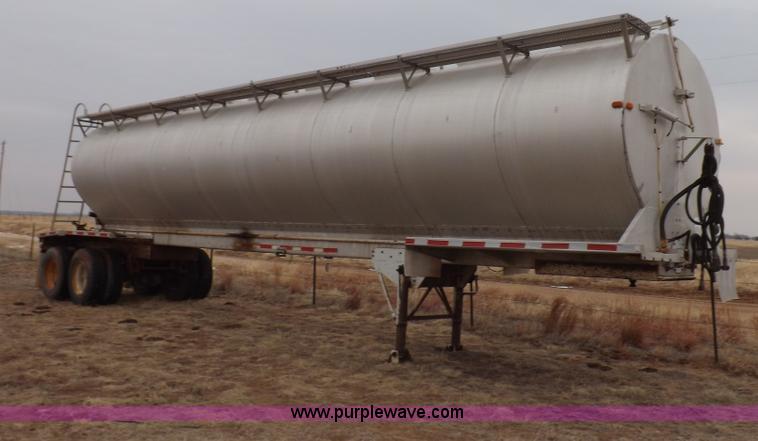 image for item I9076 1995 Warren feed trailer