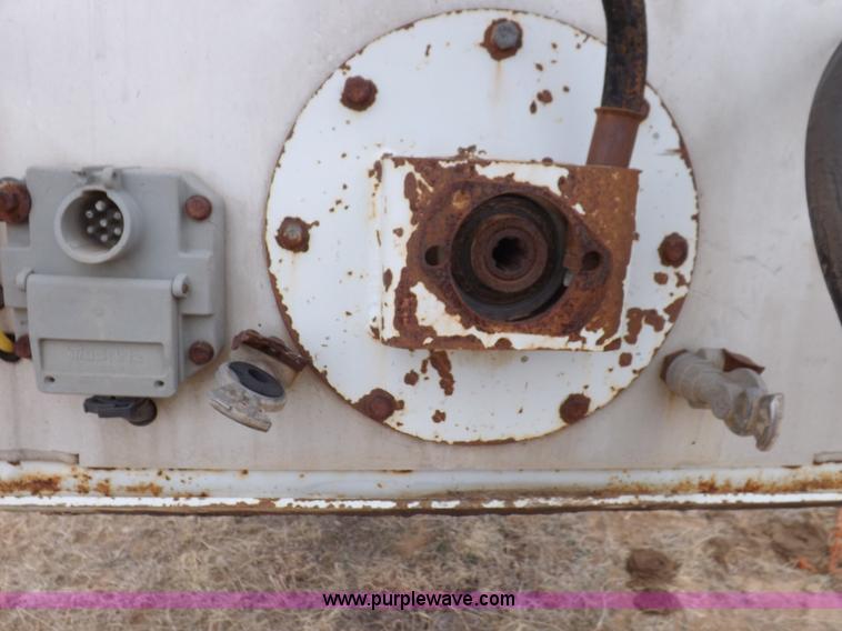 image for item I9076 1995 Warren feed trailer