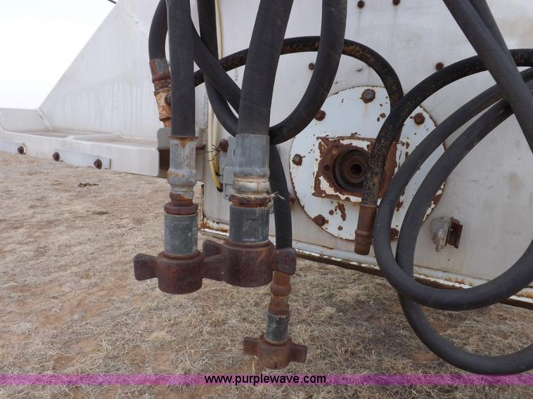 image for item I9076 1995 Warren feed trailer