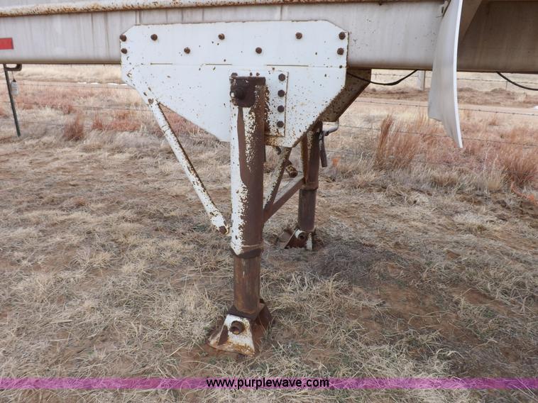 image for item I9076 1995 Warren feed trailer