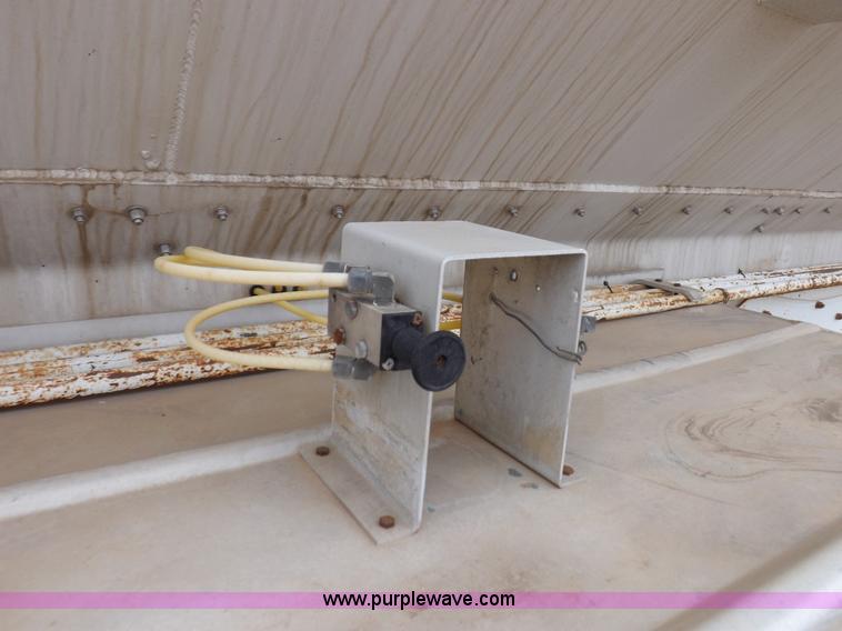 image for item I9076 1995 Warren feed trailer