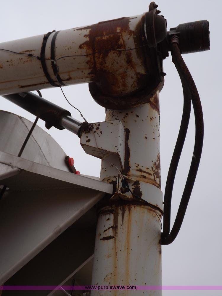 image for item I9076 1995 Warren feed trailer