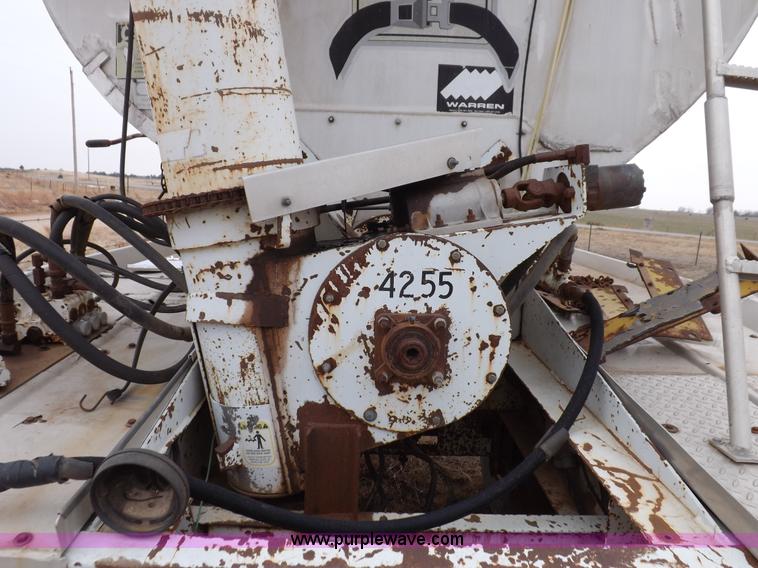 image for item I9076 1995 Warren feed trailer