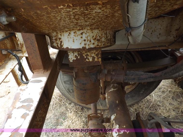 image for item I9076 1995 Warren feed trailer