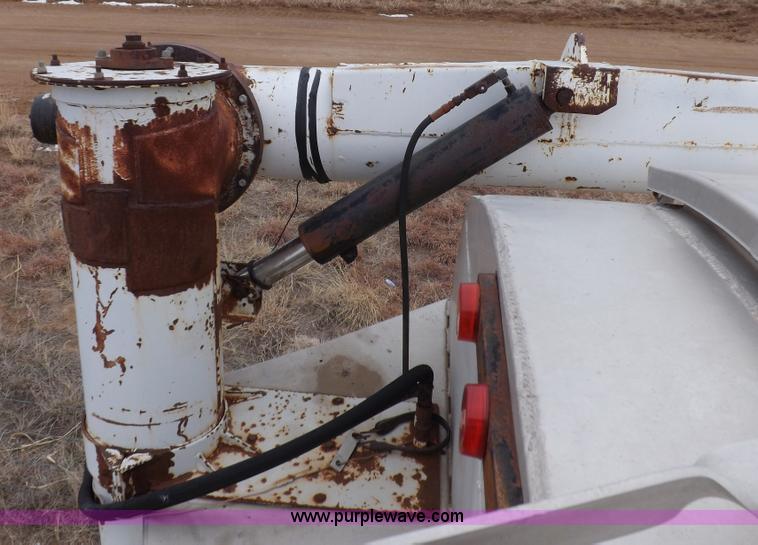 image for item I9076 1995 Warren feed trailer