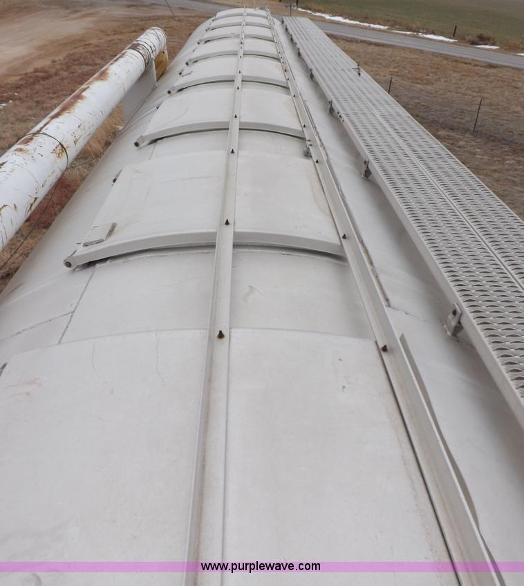 image for item I9076 1995 Warren feed trailer