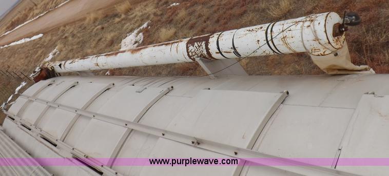 image for item I9076 1995 Warren feed trailer