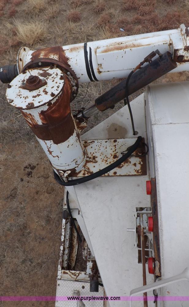 image for item I9076 1995 Warren feed trailer