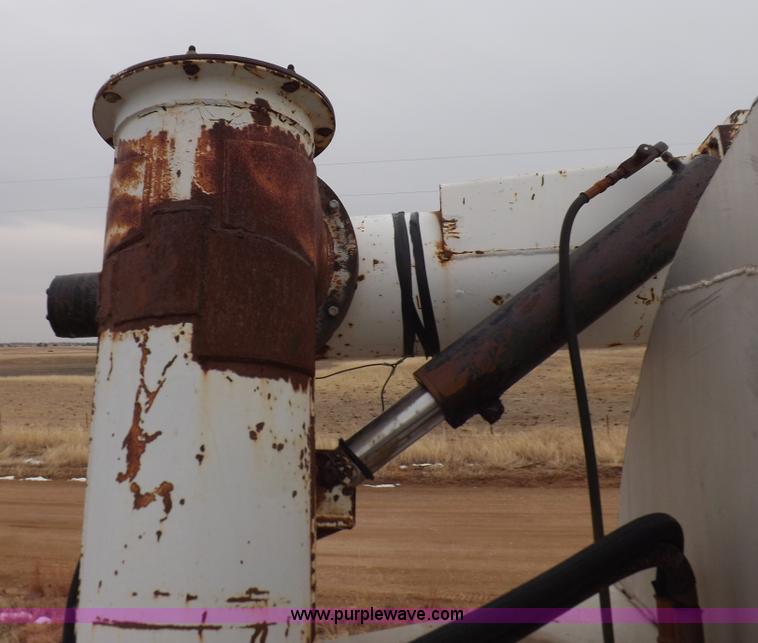 image for item I9076 1995 Warren feed trailer