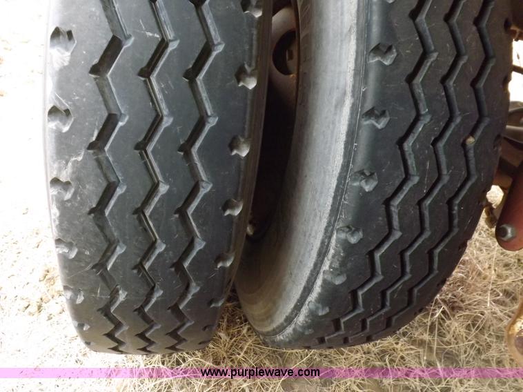 image for item I9076 1995 Warren feed trailer