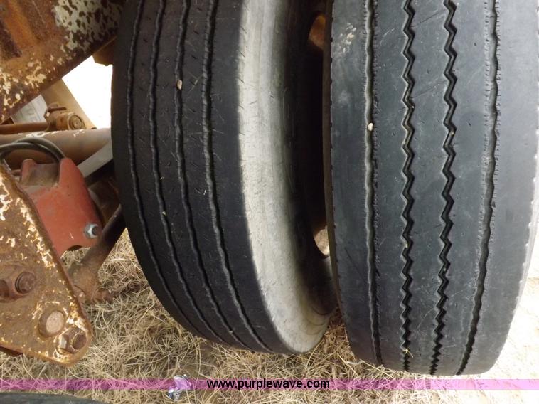 image for item I9076 1995 Warren feed trailer