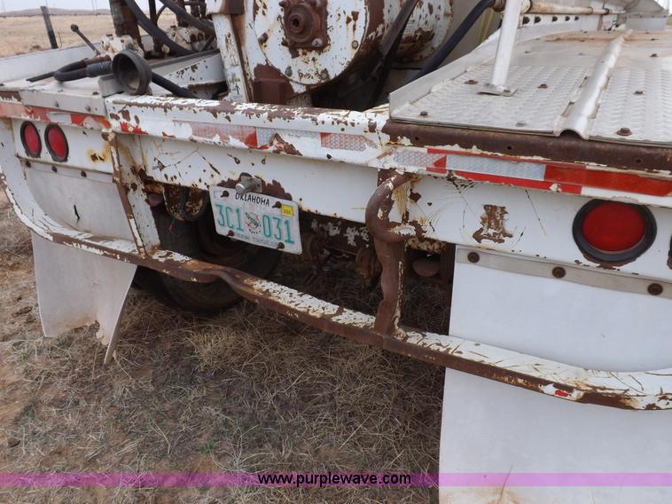 image for item I9076 1995 Warren feed trailer