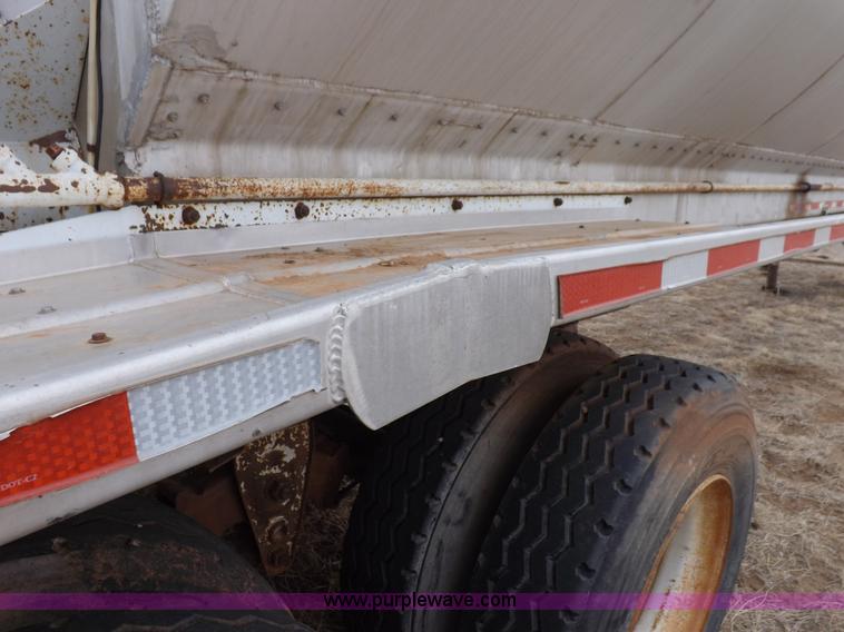 image for item I9076 1995 Warren feed trailer