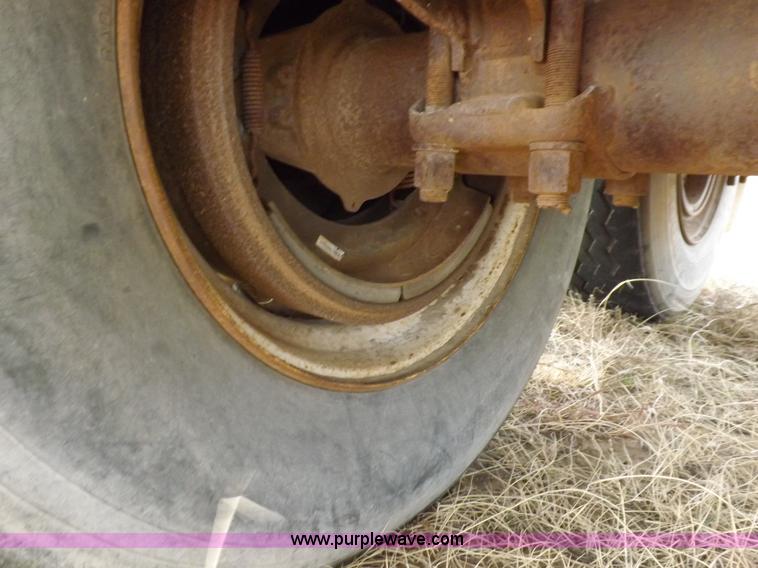 image for item I9076 1995 Warren feed trailer