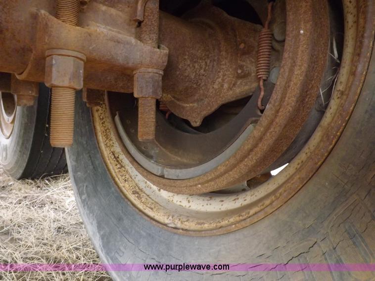 image for item I9076 1995 Warren feed trailer