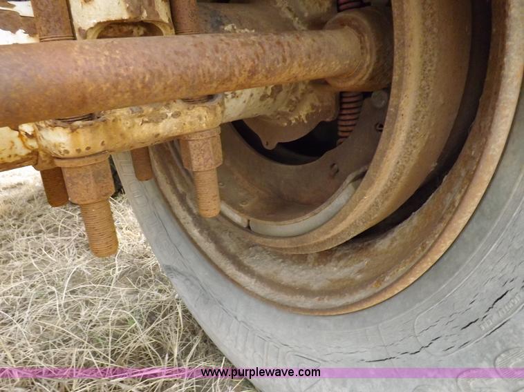 image for item I9076 1995 Warren feed trailer