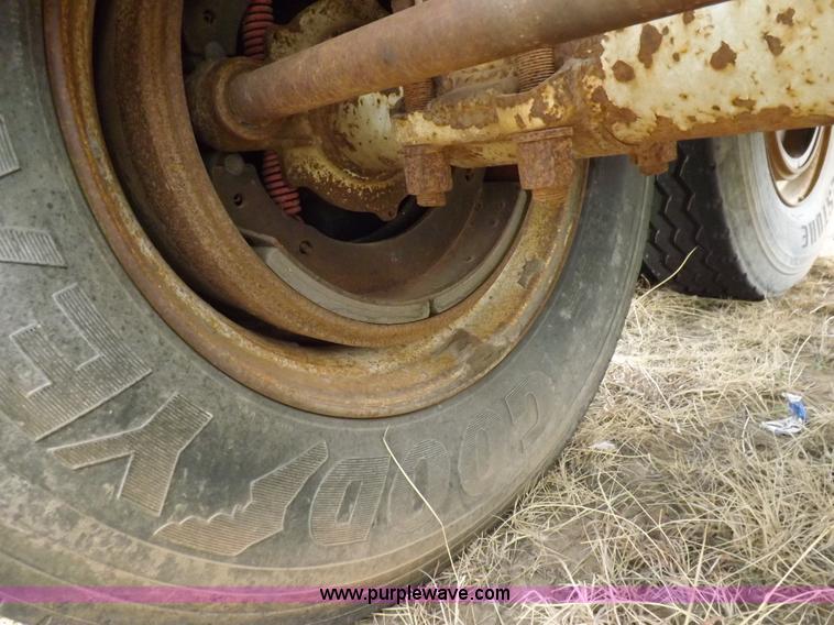image for item I9076 1995 Warren feed trailer