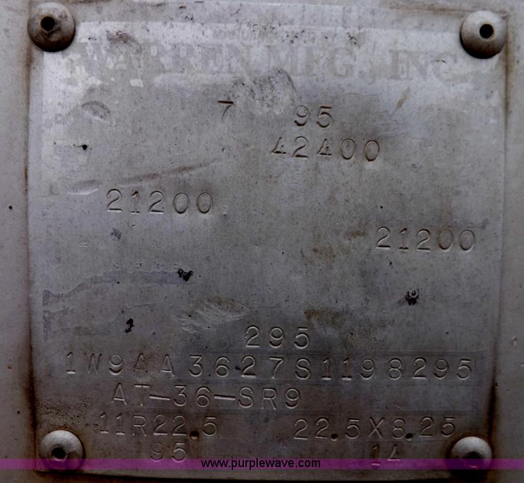 image for item I9076 1995 Warren feed trailer