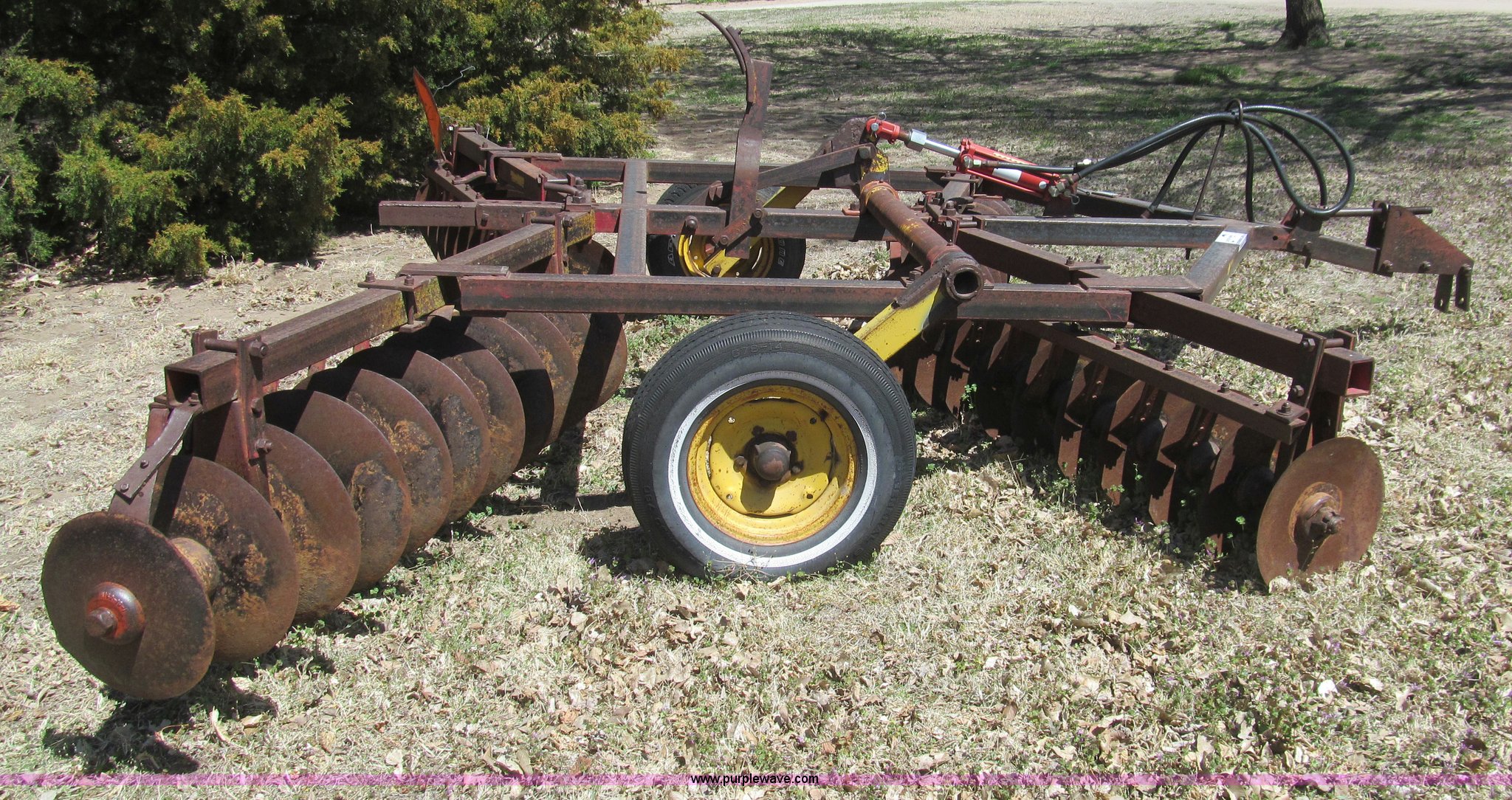 Krause 410 disk in Buhler, KS | Item G8426 sold | Purple Wave