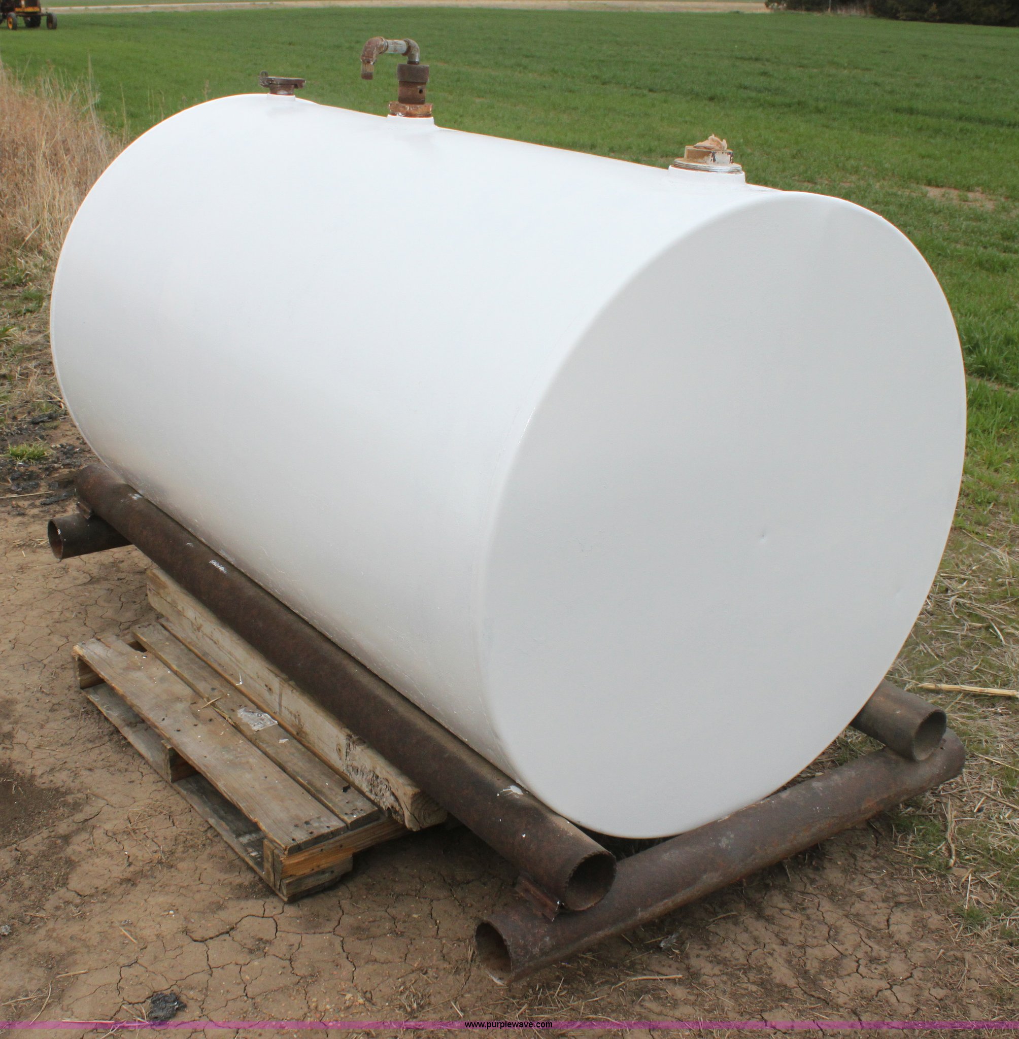 500 gallon fuel tank in Udall, KS Item H2172 sold Purple Wave