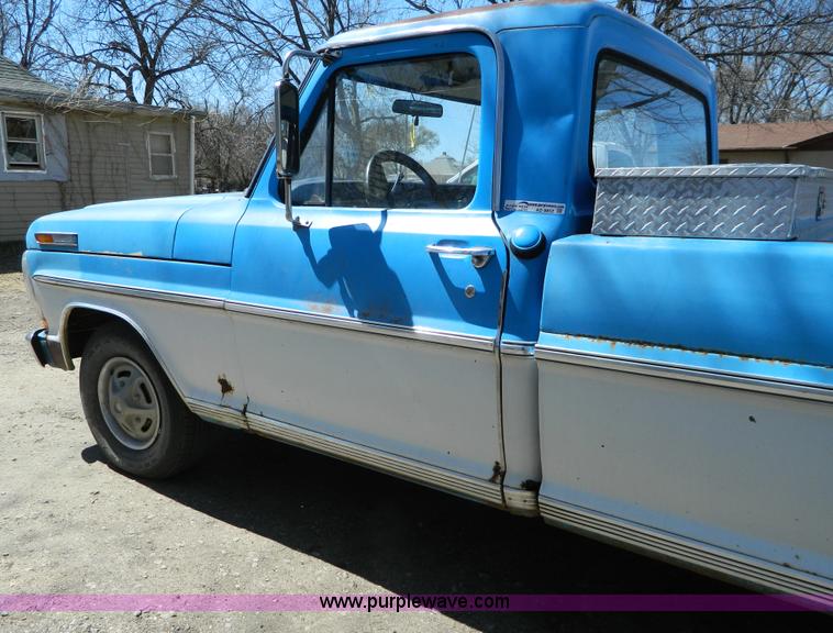 image for item AD9852 1972 Ford F100 Explorer pickup truck