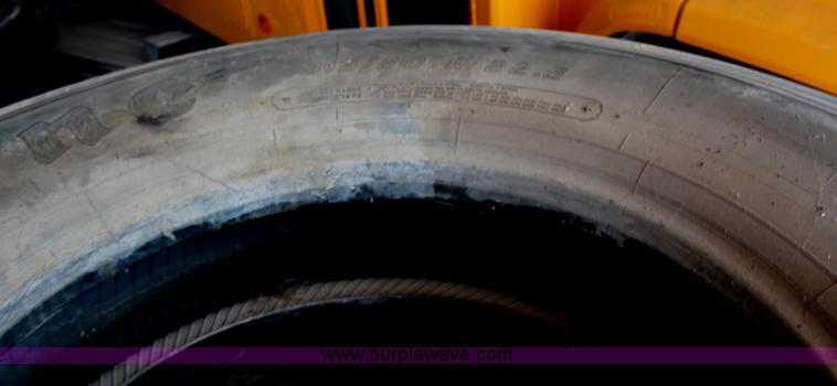 image for item AM9344 (5) Firestone FS400 315/80R22.5 tires