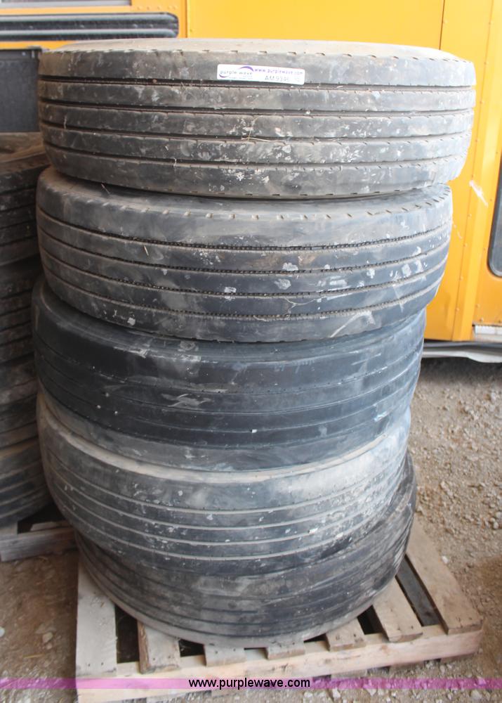 image for item AM9346 (5) assrted Firestone HP3000 315/80R22.5 tires