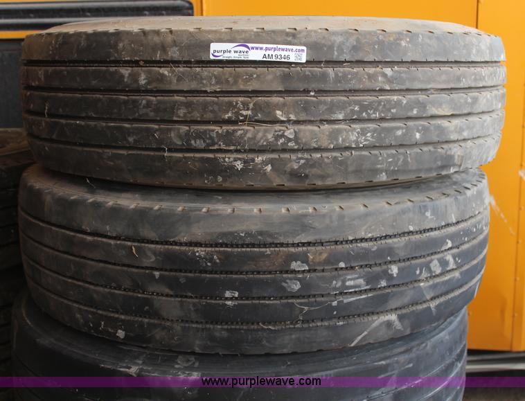 image for item AM9346 (5) assrted Firestone HP3000 315/80R22.5 tires