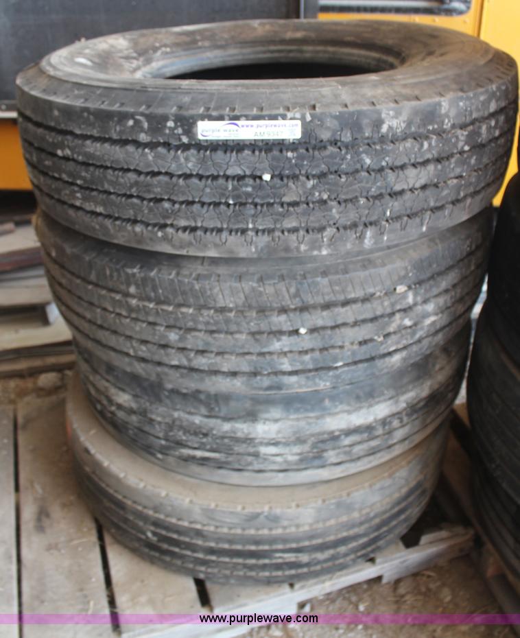 image for item AM9347 (4) assrted Firestone HP3000 315/80R22.5 tires