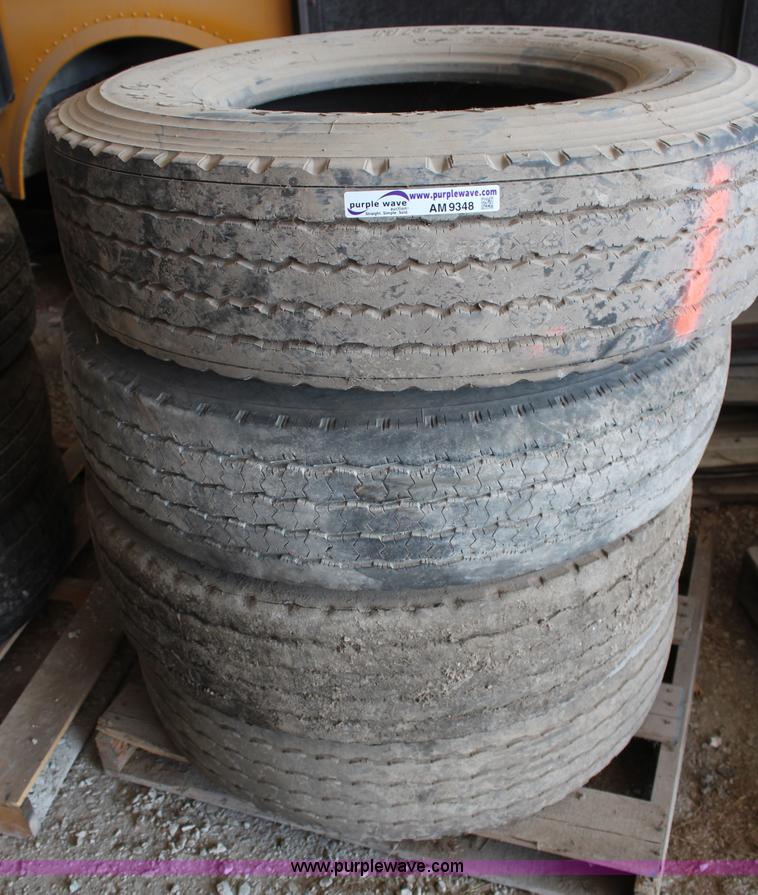 image for item AM9348 (4) assrted Firestone HP3000 315/80R22.5 tires