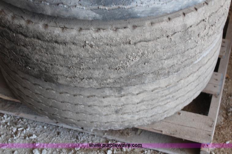 image for item AM9348 (4) assrted Firestone HP3000 315/80R22.5 tires