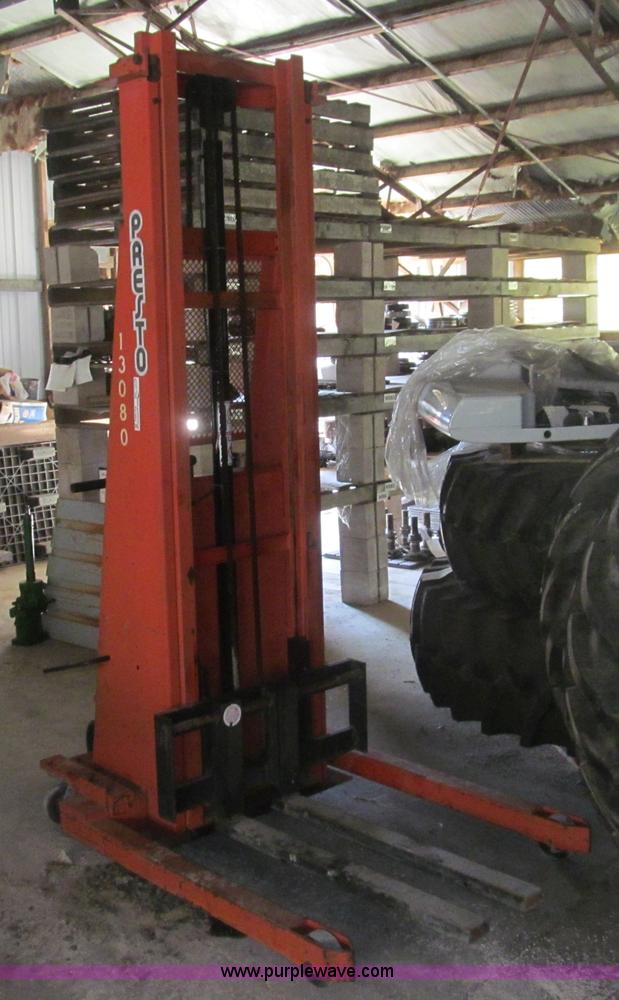 image for item AQ9863 Presto manual push electric lift