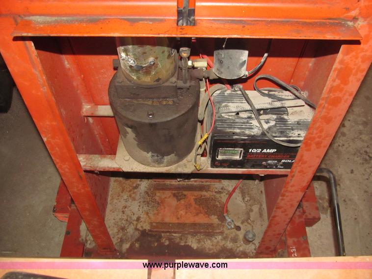 image for item AQ9863 Presto manual push electric lift