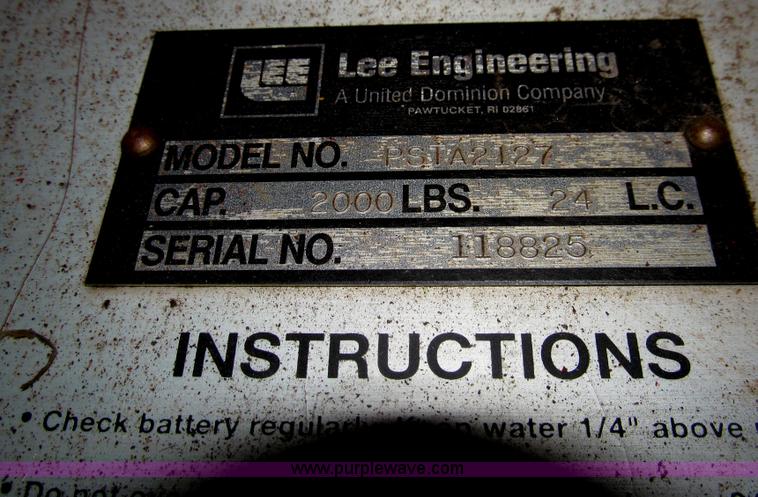 image for item AQ9863 Presto manual push electric lift