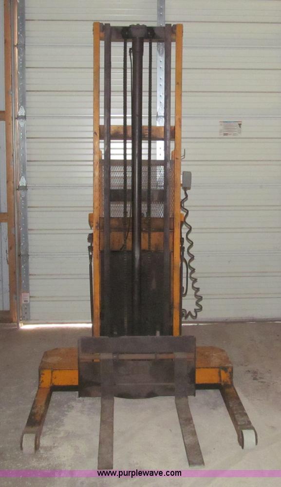 image for item AQ9864 Big Joe manual push electric lift