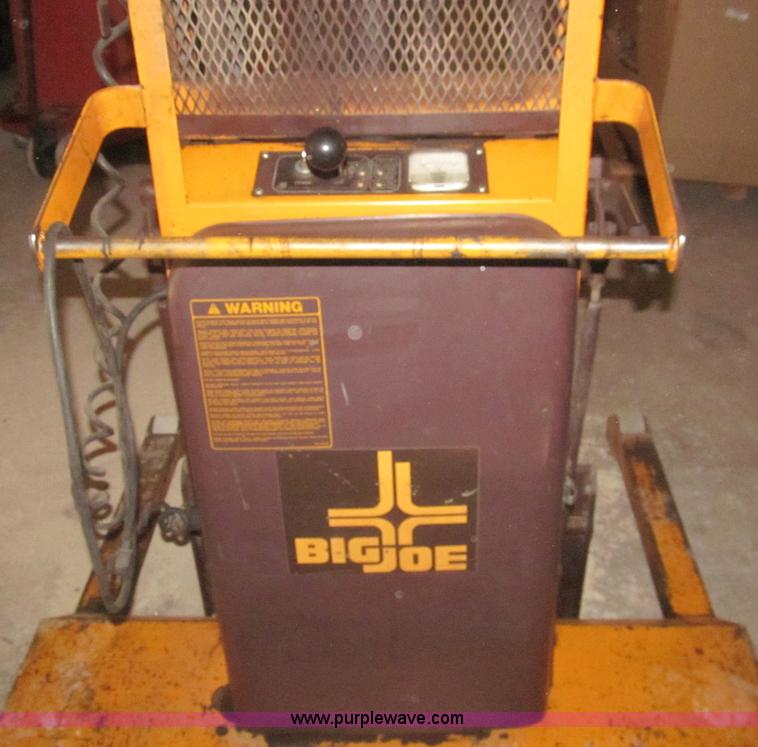 image for item AQ9864 Big Joe manual push electric lift