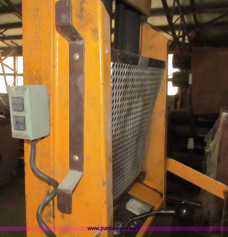 image for item AQ9864 Big Joe manual push electric lift