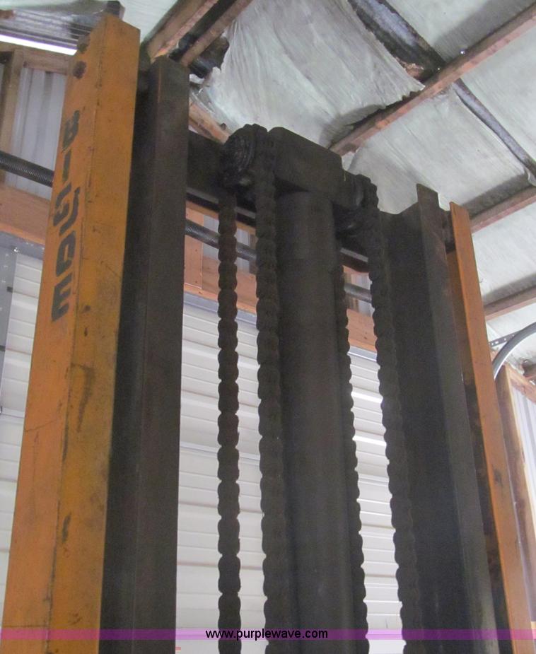 image for item AQ9864 Big Joe manual push electric lift