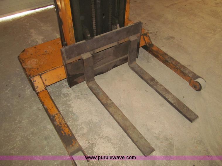 image for item AQ9864 Big Joe manual push electric lift