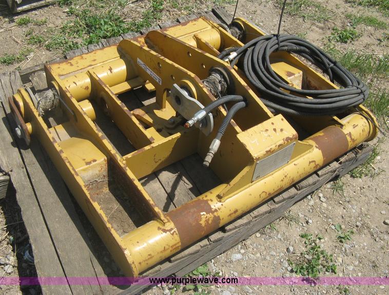 image for item AX9767 Caterpillar quick attach loader coupler