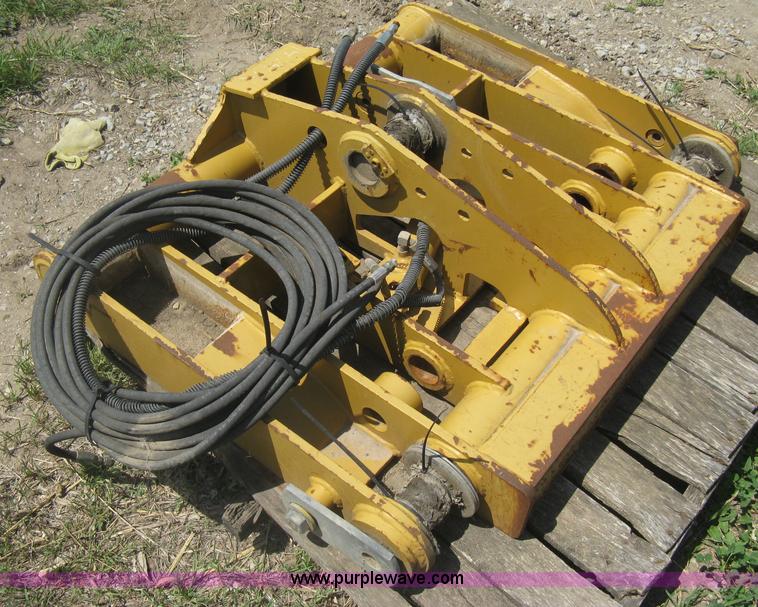 image for item AX9767 Caterpillar quick attach loader coupler