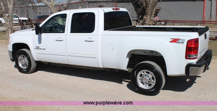 image for item C3751 2007 GMC Sierra 2500HD Z71 Crew Cab pickup truck